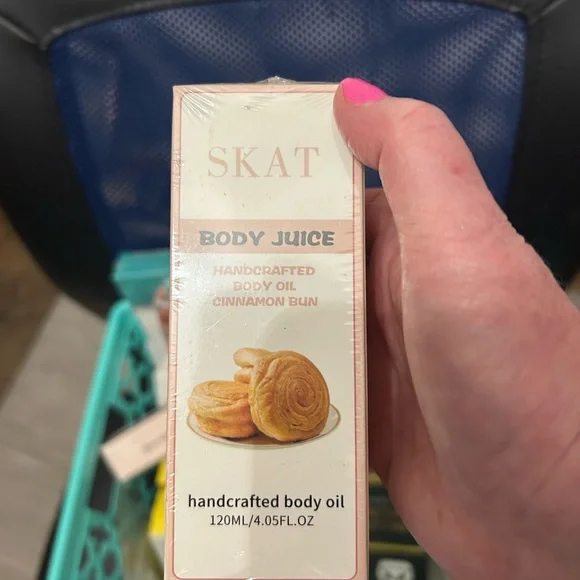 Beauty and Skincare Gift Set - Picture 12 of 16